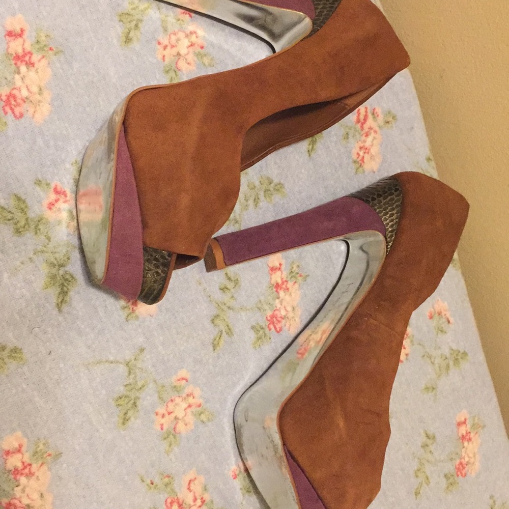 Shoes - Picture 4 of 5